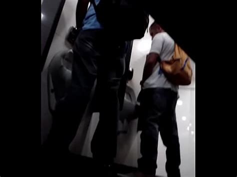 pegando um pirocão no banheirão do RJ XVIDEOS