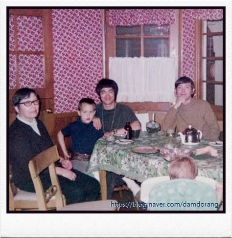 Rare Photo's of Bruce Lee + Family에 있는 Juan E. Velez님의 핀