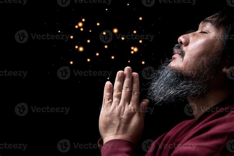 Manos Dobladas En Oración En El Concepto De La Iglesia Para La Fe La