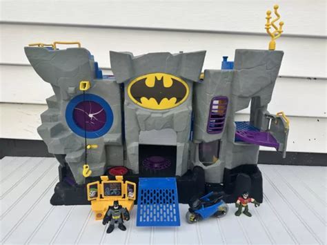 FISHER PRICE IMAGINEXT ADVENTURES DC Super Friends Bat Cave Batman