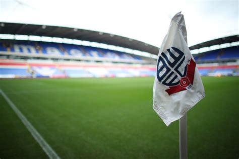 bolton wanderers fans declare jason lowe   clubs player