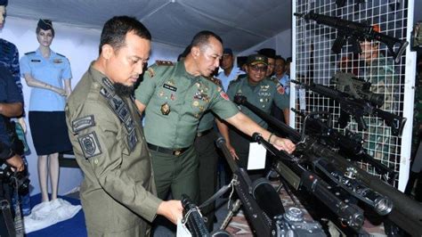 HUT Ke 77 TNI Deretan Tokoh Meriahkan Pameran Alutsista Di Anjungan