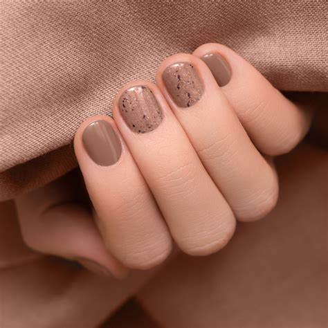 Descubrir 32 imagen uñas de gelish que combinen con todo Viaterra mx