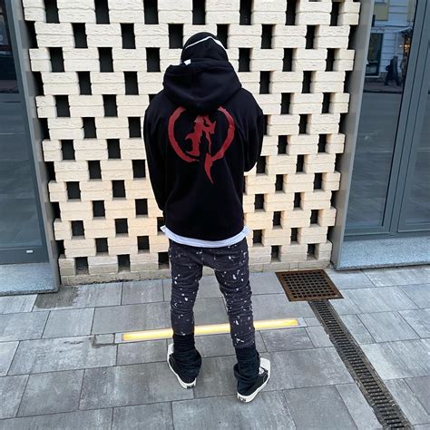 Черное худи ZIP от Circle | купить в UTOPIA 8 c доставкой по Украине