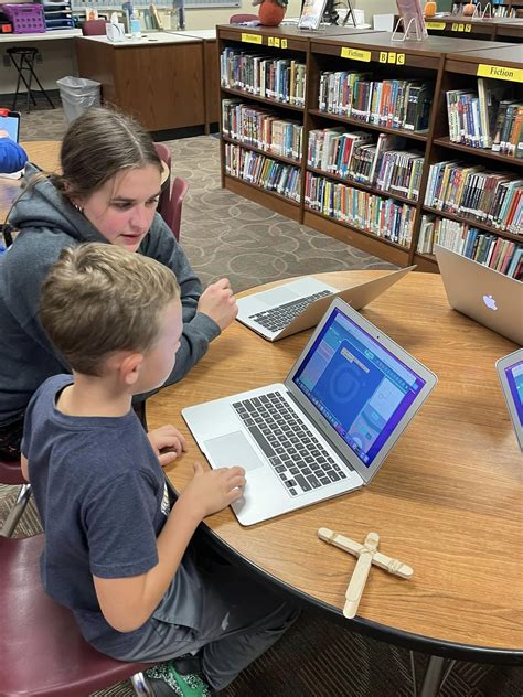 Decorah Elementary Schools Celebrate STEAM Family Night – Decorah