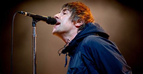 Liam Gallagher Dedic Champagne Supernova A Un Fan De Oasis Que Muri