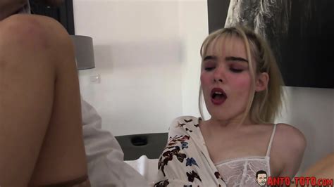 Lucas Rentre Sa Queue Dans Le Cul De La Blonde Anastasia Fox