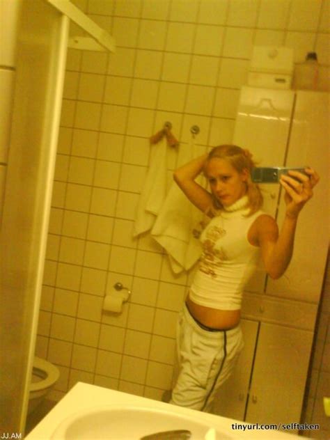 Amateur Teen Selfies Selfshot Mirror Porn Pic