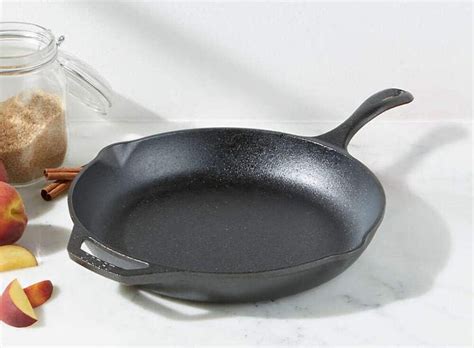 Best Cast Iron Skillets For 2025 Every Home Chef Will Love