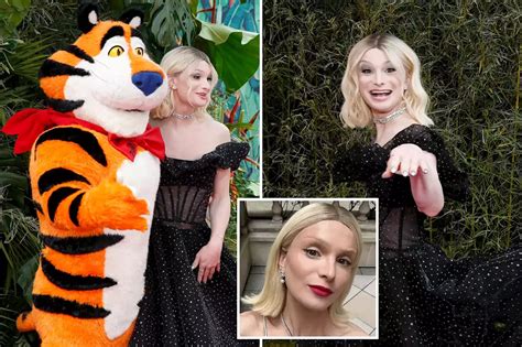 Is Kelloggs Next Dylan Mulvaney Goes Blonde And Poses With Tony The