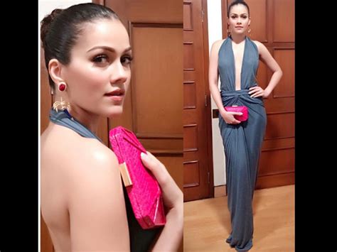 Srk Fan Co Star Waluscha De Sousa Hot Bikini Photoshoot For Fhm April