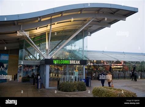 M40 Welcome Break Oxford motorway Services north bound near Junction 8A Stock Photo - Alamy