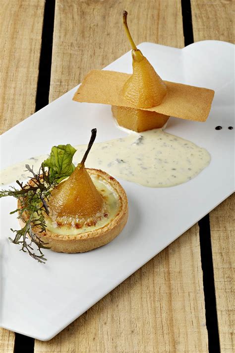 Tartelette à la Fourme d Ambert et poire pochée aux épices Fromage