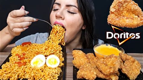 ASMR COMIDA FRANGO FRITO EMPANADO NO DORITOS E MIOJO OVOS