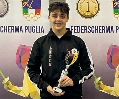 Aldo Cret Dell Accademia Di Scherma Lecce Trionfa Al Trofeo Paolo