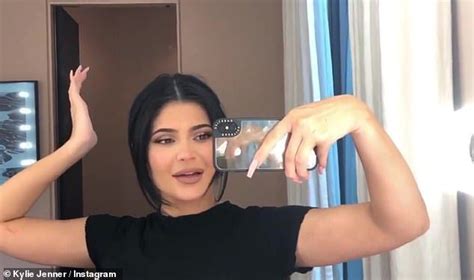 Kylie Jenner Shows Off Her Curves In Skintight Red Dress Nude Lip Color Kylie Jenner Nude Lip