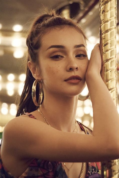 MLee hoá bánh bèo đỏng đảnh ra sức hành hạ bạn trai hot boy trong MV mới