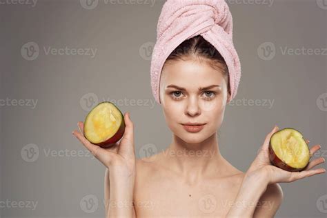 Pretty Woman Naked Shoulders Spa Treatments Fruit Mango Cropped View