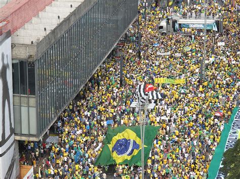 Contou Numa única semana cinco manifestações levam o povo às ruas