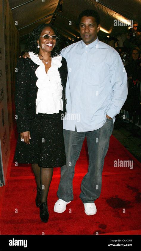 Dec 19 2007 New York Ny Usa Pauletta Pearson And Actor Denzel
