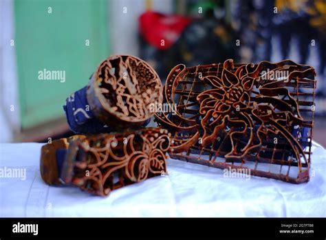 Batik Tools Hi Res Stock Photography And Images Alamy