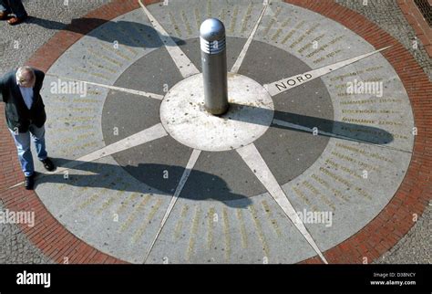 Sundial Shadow Hi Res Stock Photography And Images Alamy