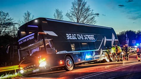 A Bei Reinbek Tourbus Von Mark Forster Kommt Von Der Autobahn Ab