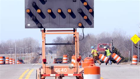 I-496 lane closures this weekend in Lansing. How to navigate the road work