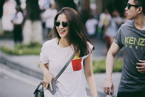 Tâm Tít bỏng mắt trong trang phục gợi cảm Quỳnh Anh Shyn khoe eo con kiến với bikini