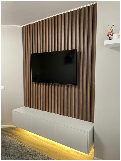 Рейки на стену в интерьере гостиной под телевизором - 88 фото