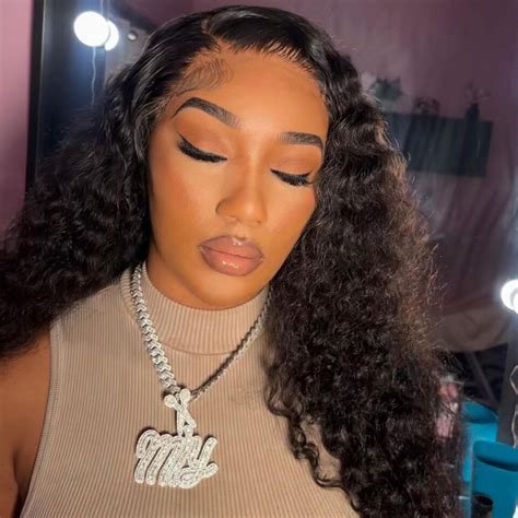 Soft Nude Makeup Is The Minimalist Trend Of The Season