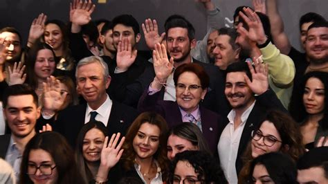 Kemal Kılıçdaroğlu ve Meral Akşener in de taktığı marteniçka ne anlama