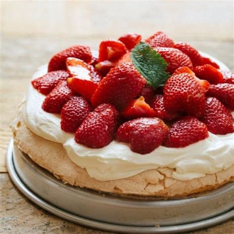 Pavlova With Meringue Powder Meringue Pavlova With Lemon Curd And