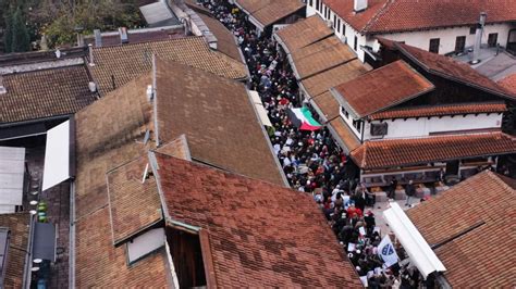 Centar Sarajeva u bojama Palestine velika protestna šetnja ZAUSTAVITE