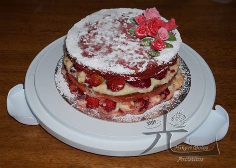 Naked Cake de morango Hikari Bolos Artísticos