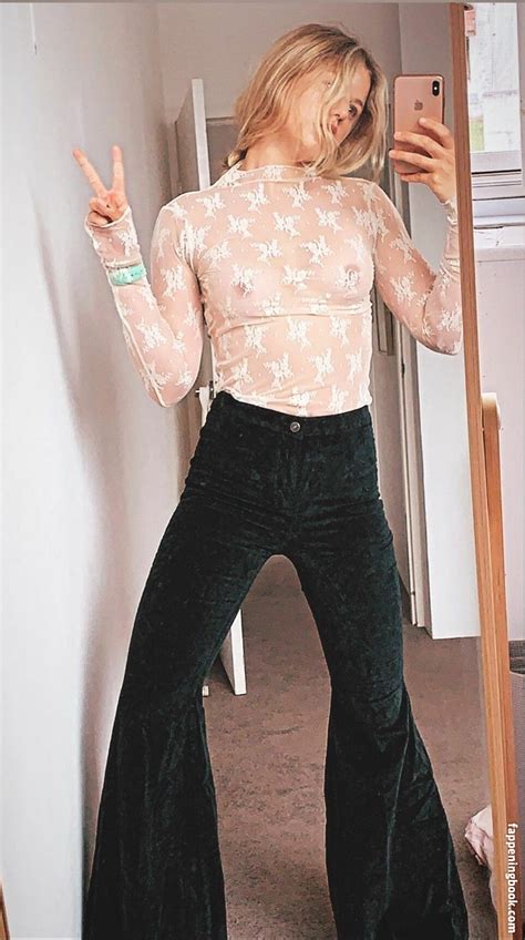 Isabelle Cornish Nude OnlyFans Leaks Fappening FappeningBook