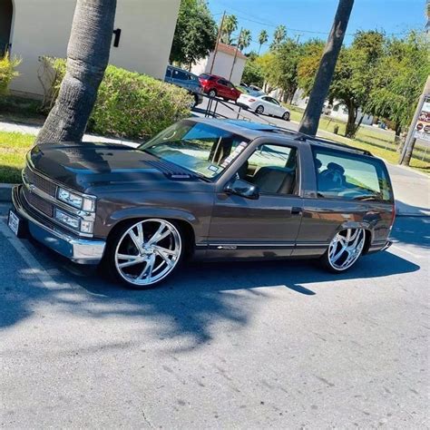 2 Door Tahoe Lowered On 24s 2 Door Tahoe Chevy Trucks Chevy Trucks