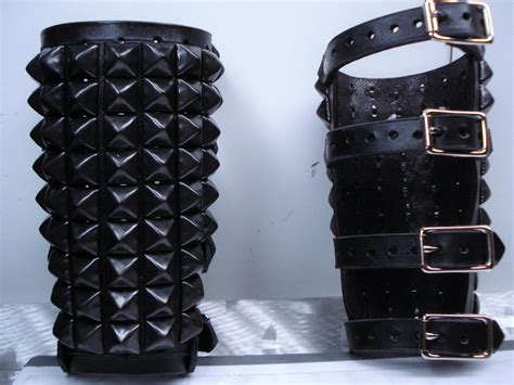 ANAL BLAST STUDDED LEATHER GAUNTLET MDLUG
