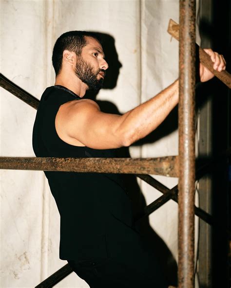 Shirtless Bollywood Men Shahid Kapoor Hot When Dressed More When Undressed