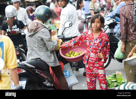 Psar Tuol Tom Pong Phnom Penh Cambodia Stock Photo Alamy