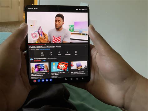 “The iPad Mini Has to have thick bezels so you can hold the tablet” lol