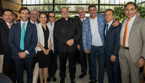 Egresados Anáhuac Presentes En La Comida De Los 300 Líderes