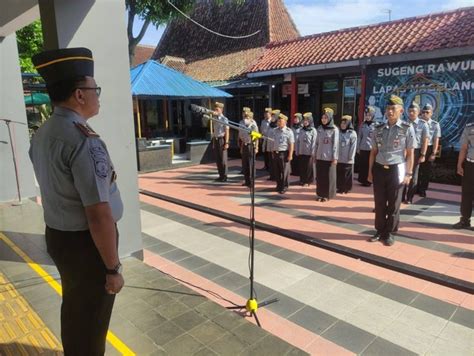 Kalapas Ajak Tingkatkan Kinerja Kepada Seluruh Jajaran Dalam Apel Pagi