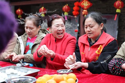 广西灵川：包汤圆 做花灯 欢欢喜喜闹元宵 国际在线移动版