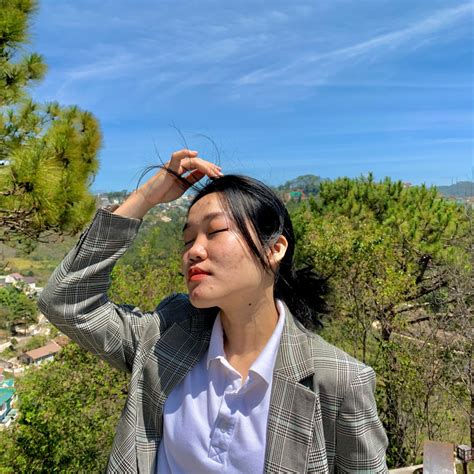 Hot TikToker Lê Thụy Showbiz có gì lớn lao mà ai cũng muốn tiến vào xã hội vẫn còn nhiều cơ