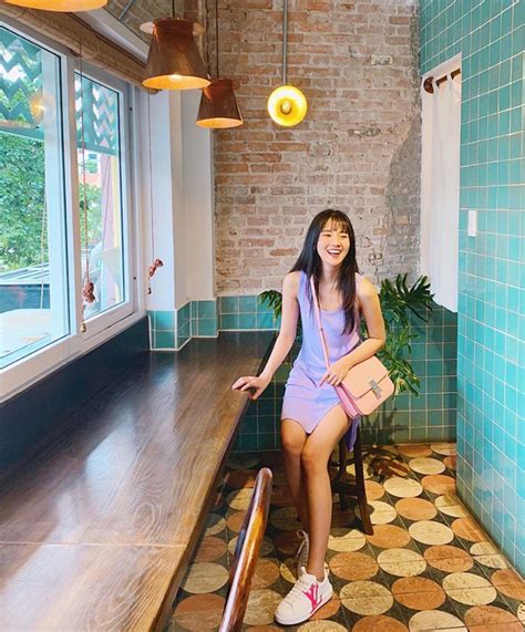 Quỳnh Anh Shyn Chi Pu rủ nhau mặc bikini