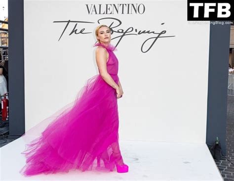 Florence Pugh Shows Off Her Nude Tits At The Valentino Haute Couture