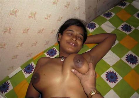 Indian Mature Bhabhi Shows Her Super Big Boobs