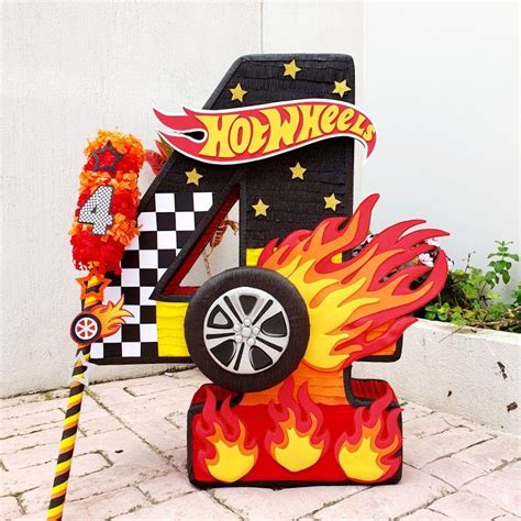Piñata numero 4 Hotwheels Piñatas de numeros Fiesta de hot wheels Fiesta de monster truck