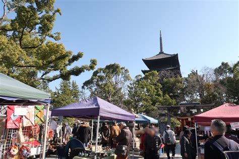 東寺弘法さん骨董市 | 古裂會 (こぎれかい)